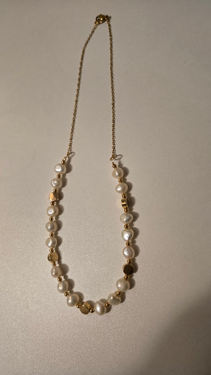 Touch of Elegance Necklace with pearls and gold-tone accents, view 9