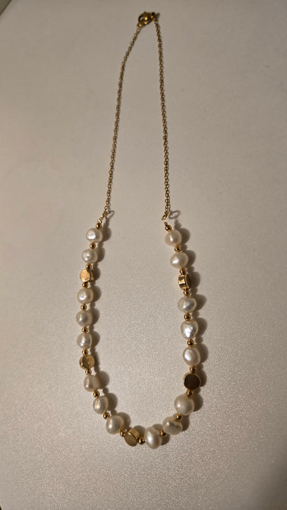 Touch of Elegance Necklace with pearls and gold-tone accents, view 10