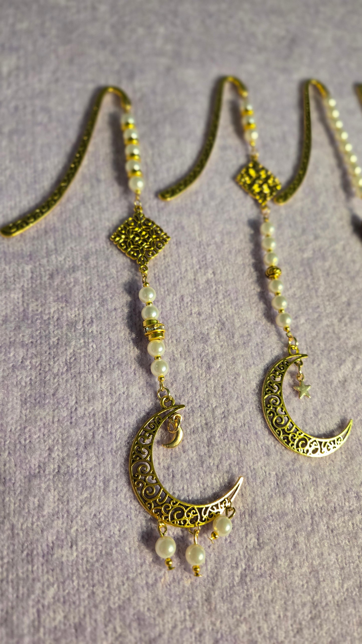 Bookmark    Gold & Silver Moon Whisper