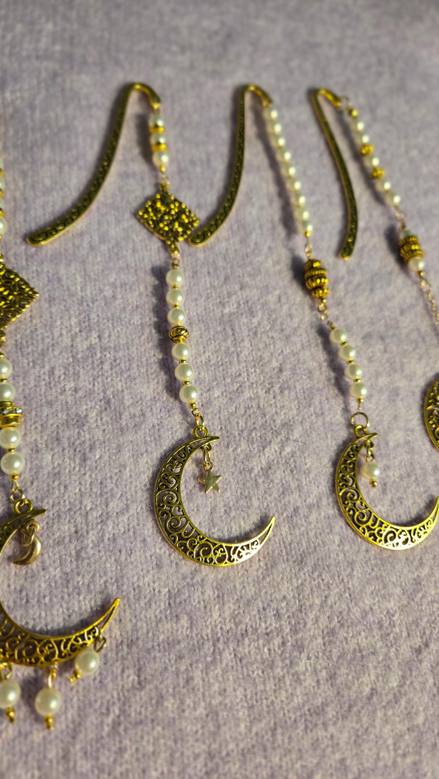 Bookmark    Gold & Silver Moon Whisper