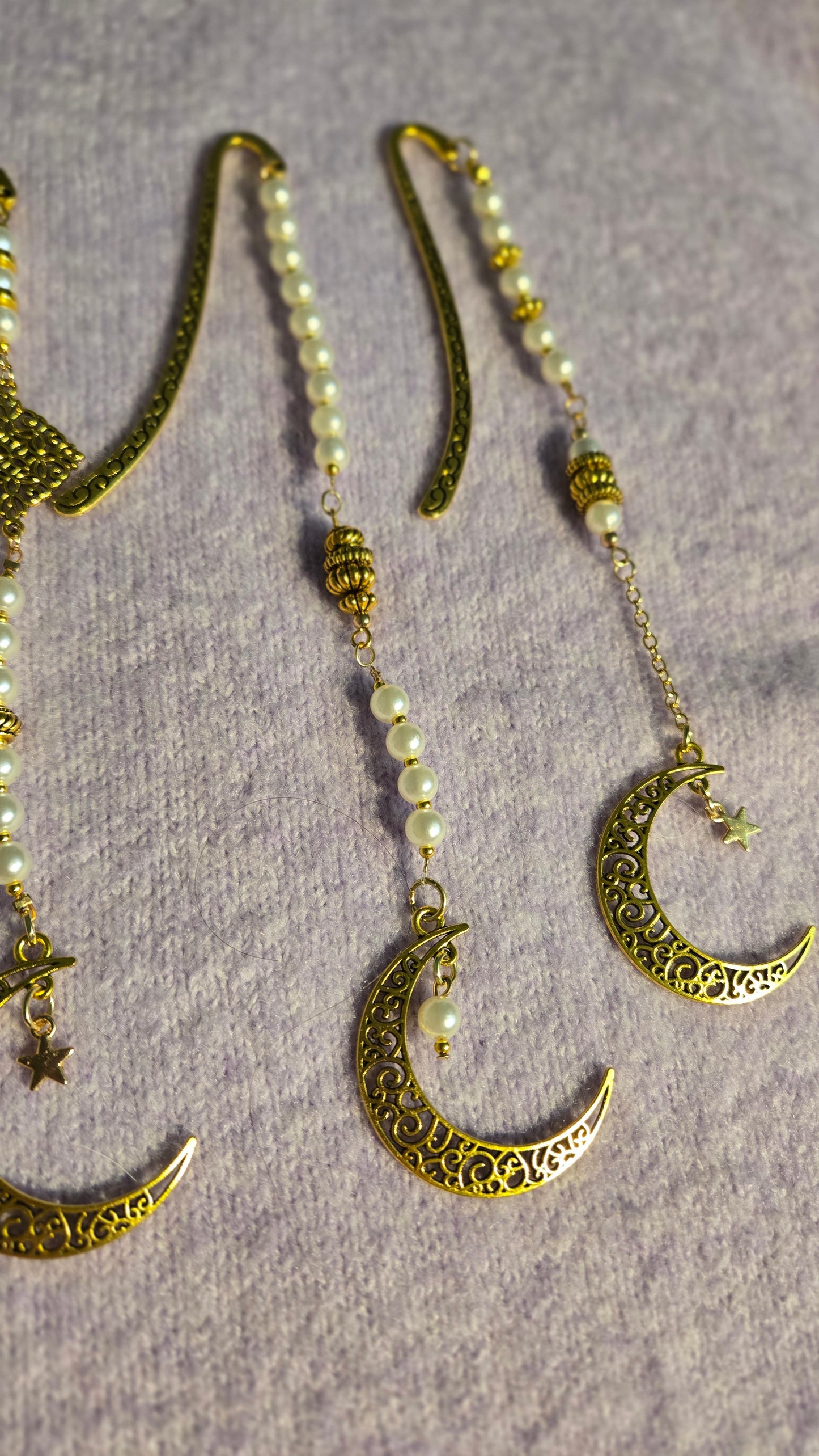 Bookmark    Gold & Silver Moon Whisper