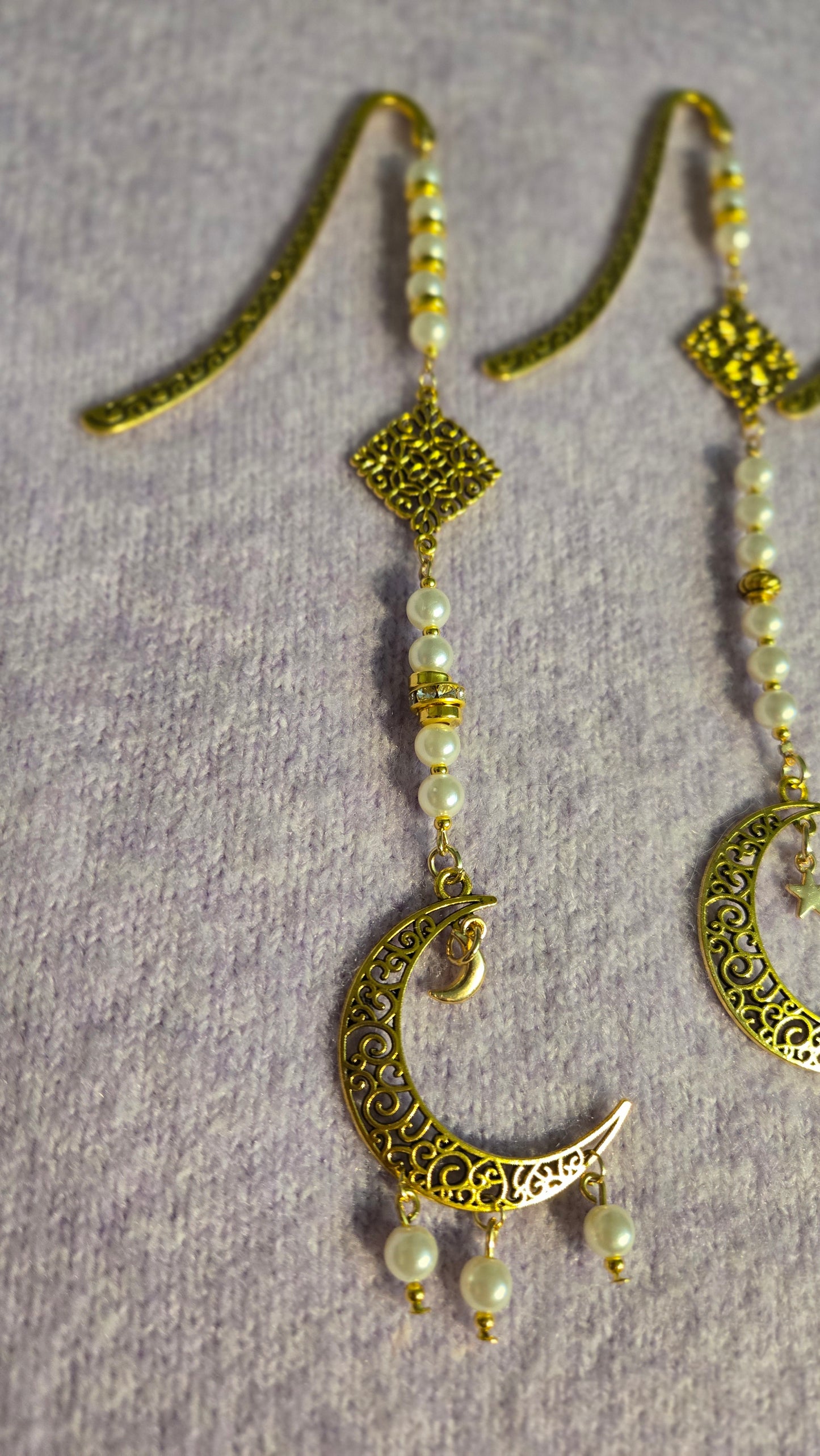 Bookmark    Gold & Silver Moon Whisper