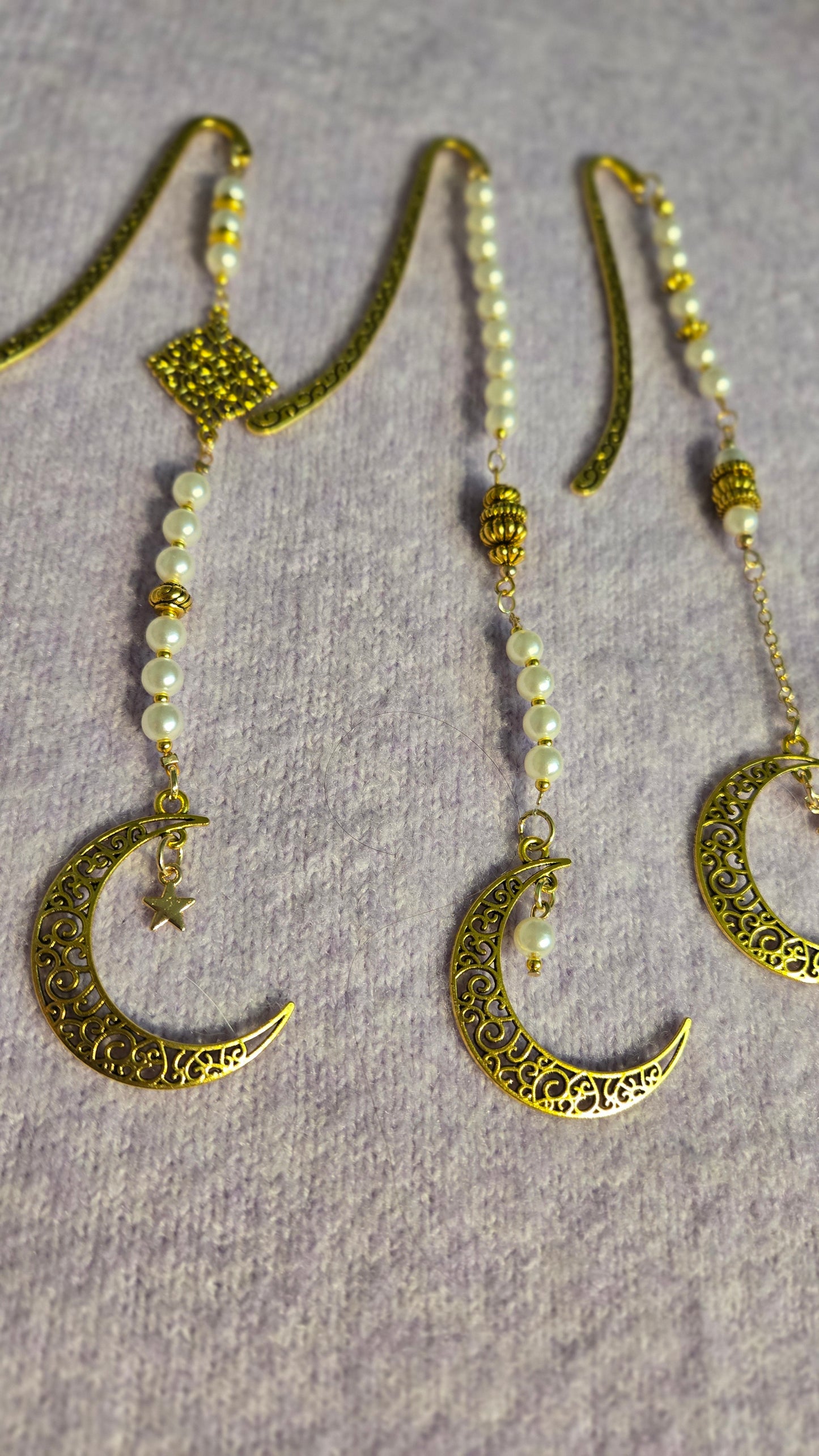 Bookmark    Gold & Silver Moon Whisper