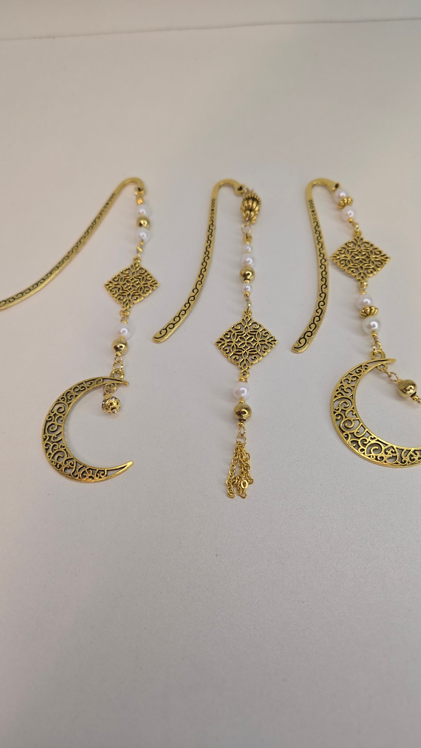 Bookmark    Gold & Silver Moon Whisper