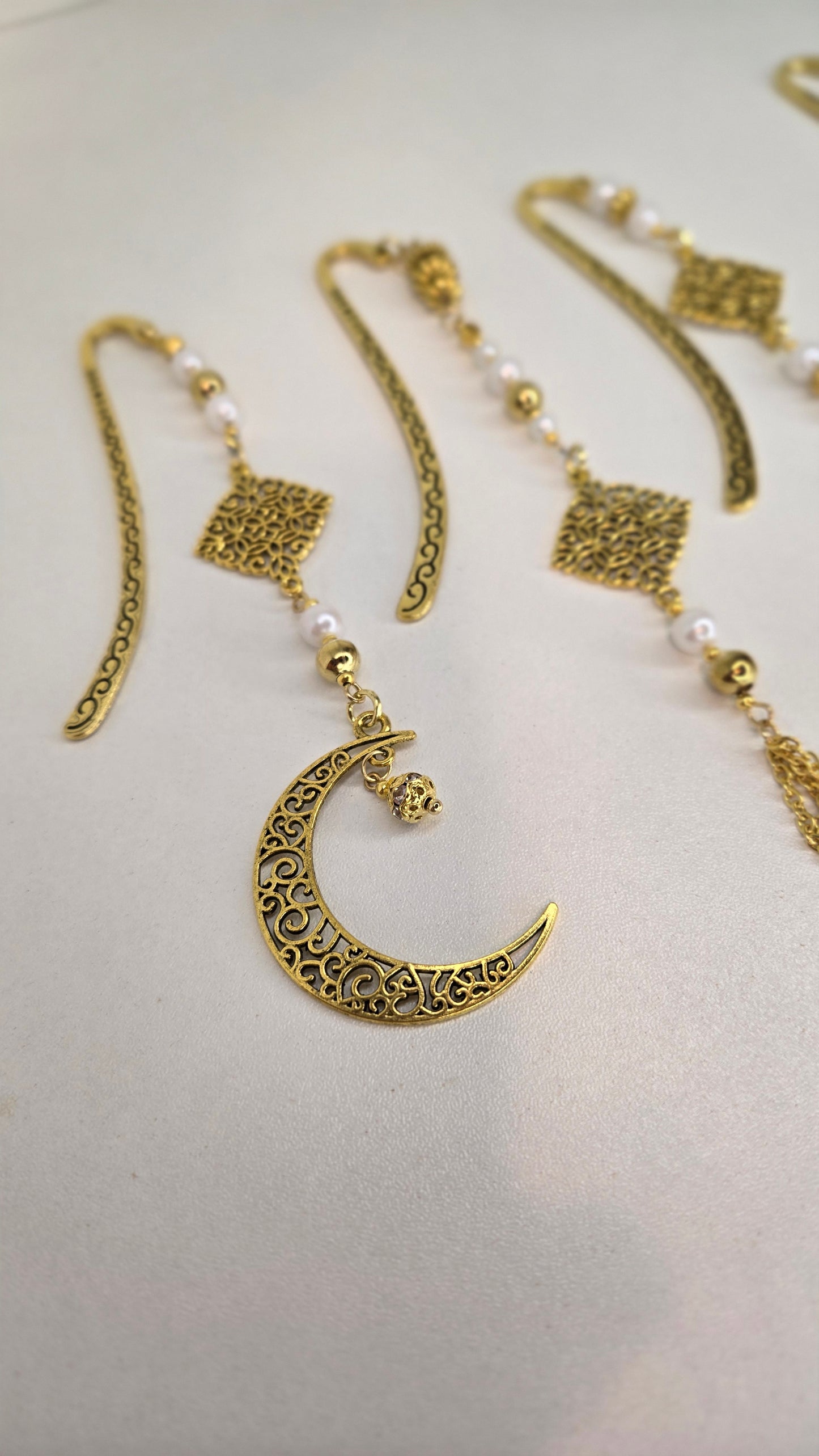 Bookmark    Gold & Silver Moon Whisper