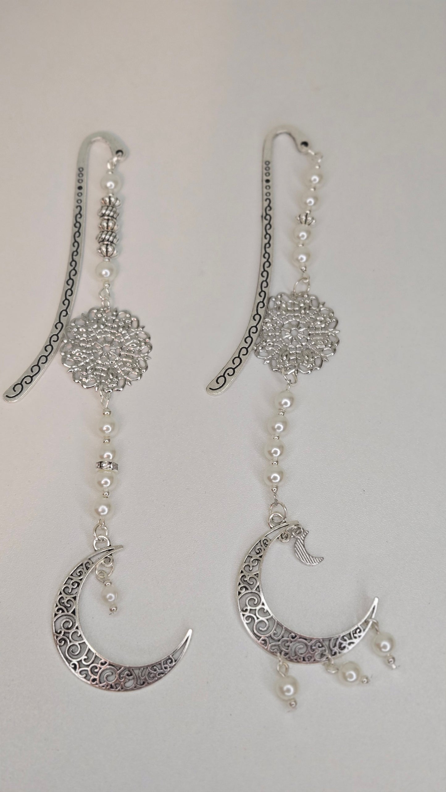 Bookmark    Gold & Silver Moon Whisper