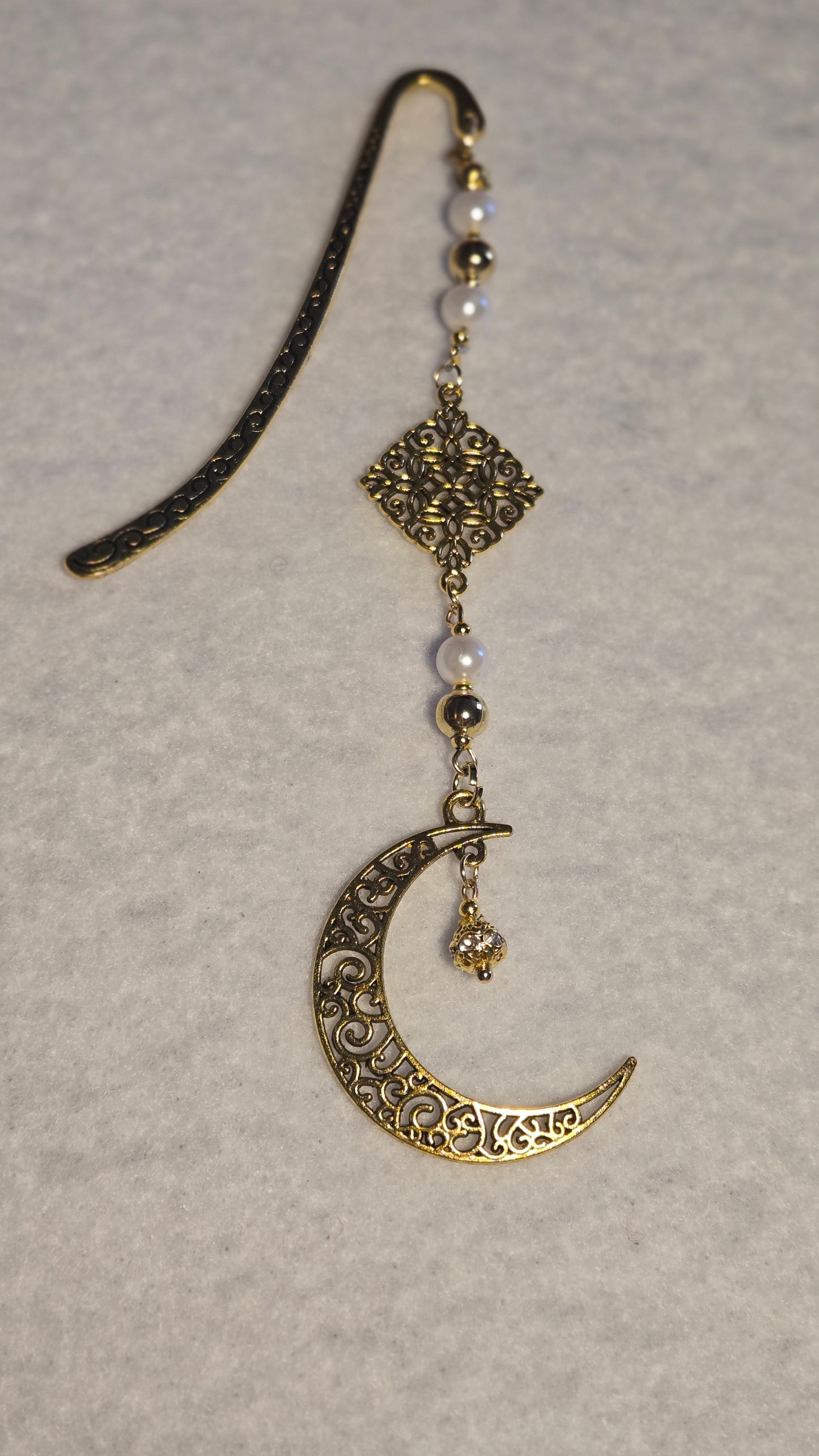 Bookmark    Gold & Silver Moon Whisper