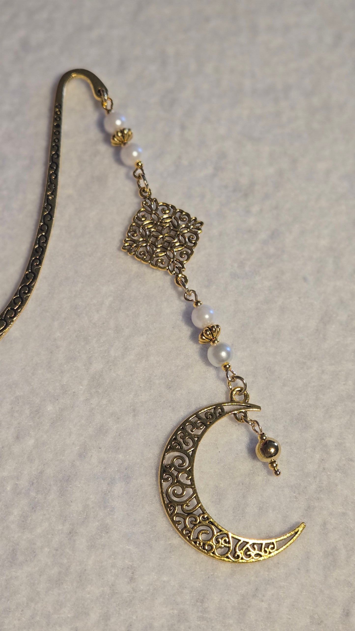 Bookmark    Gold & Silver Moon Whisper
