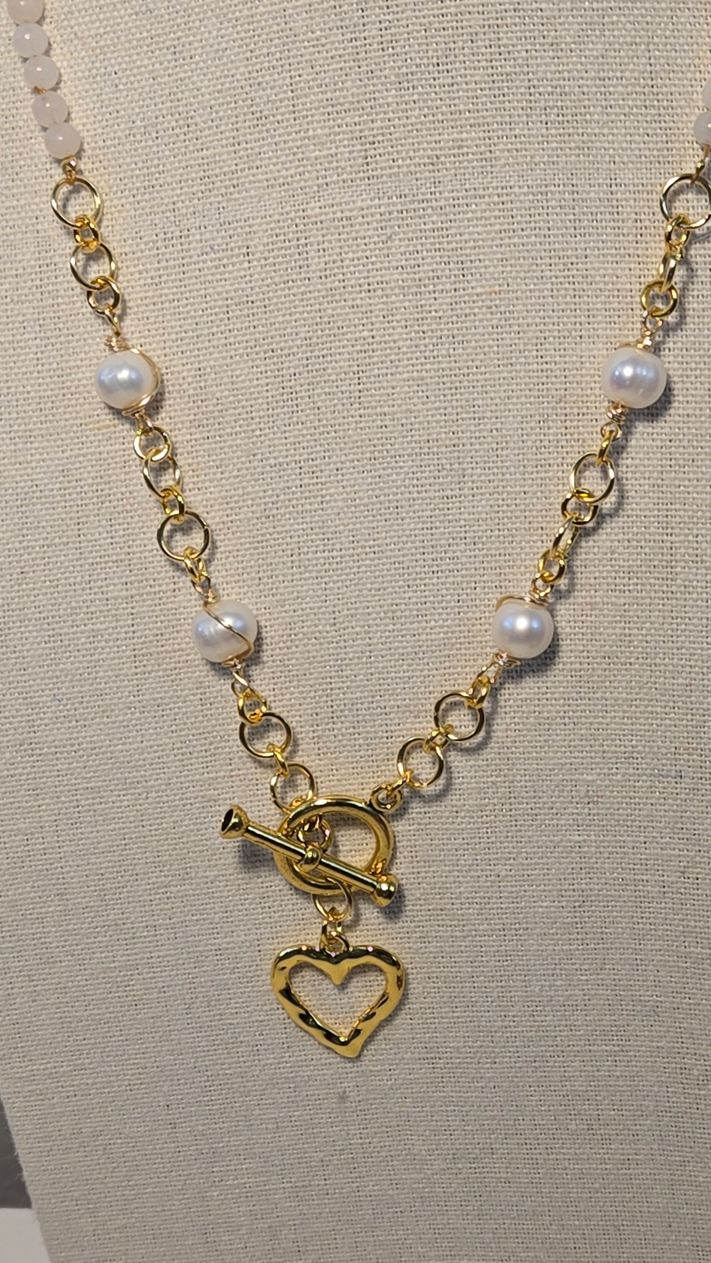 Luxurious Pearl & Opal Necklace display - Image 4