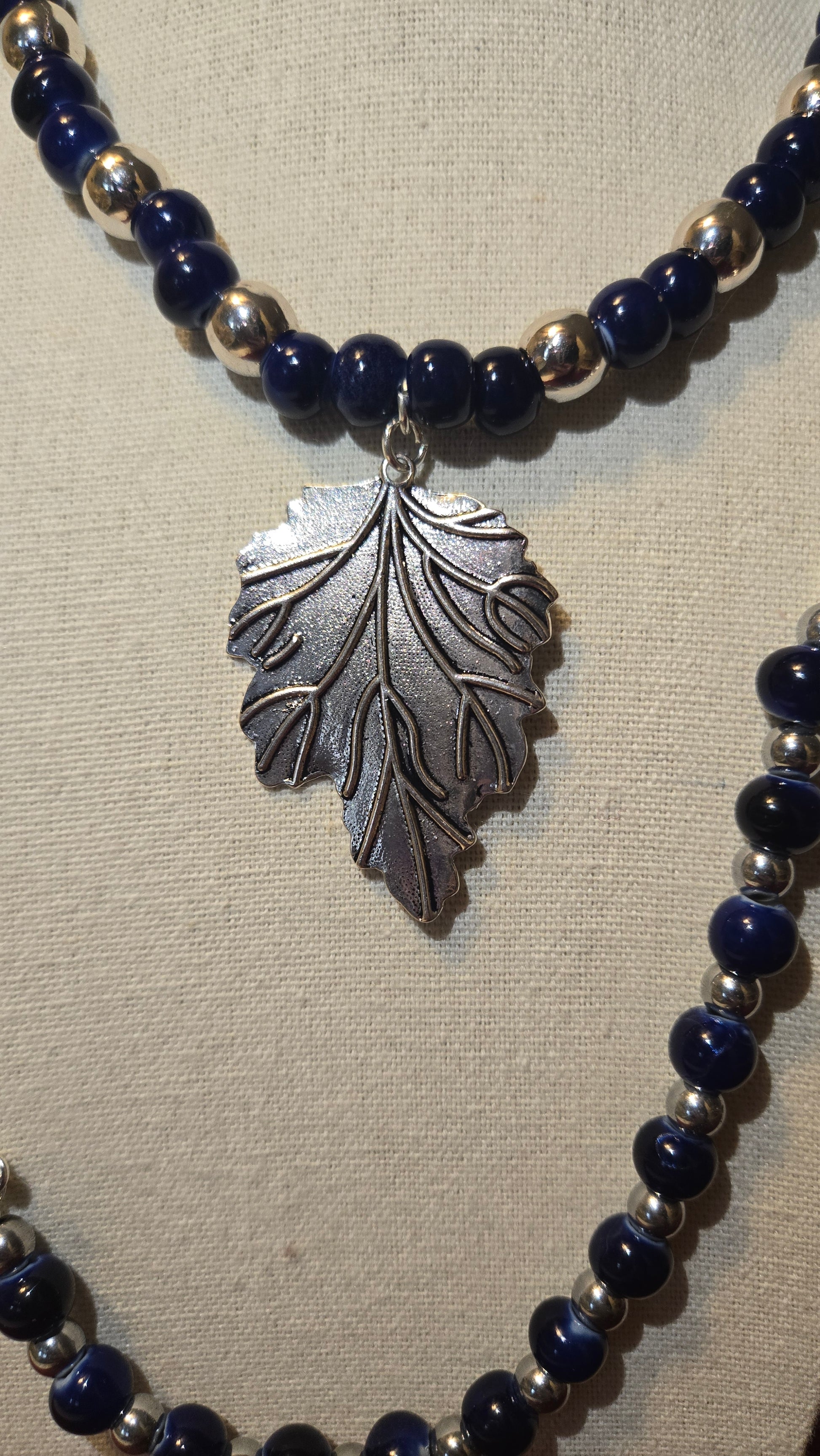 Midnight Leaf Set Image 3 - Elegant placement