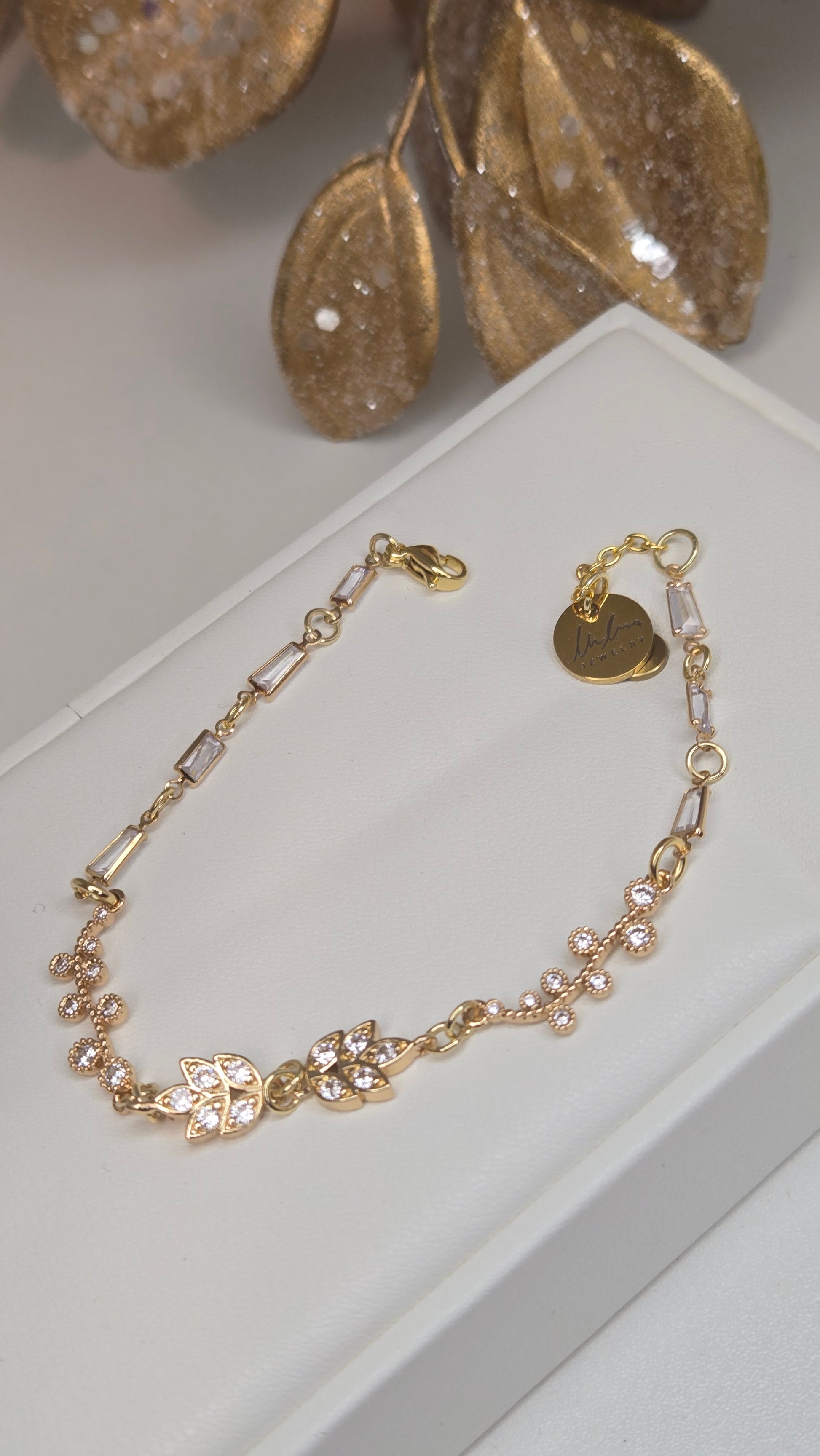 Overhead view of the Elegance Whisper set highlighting its soft golden shine