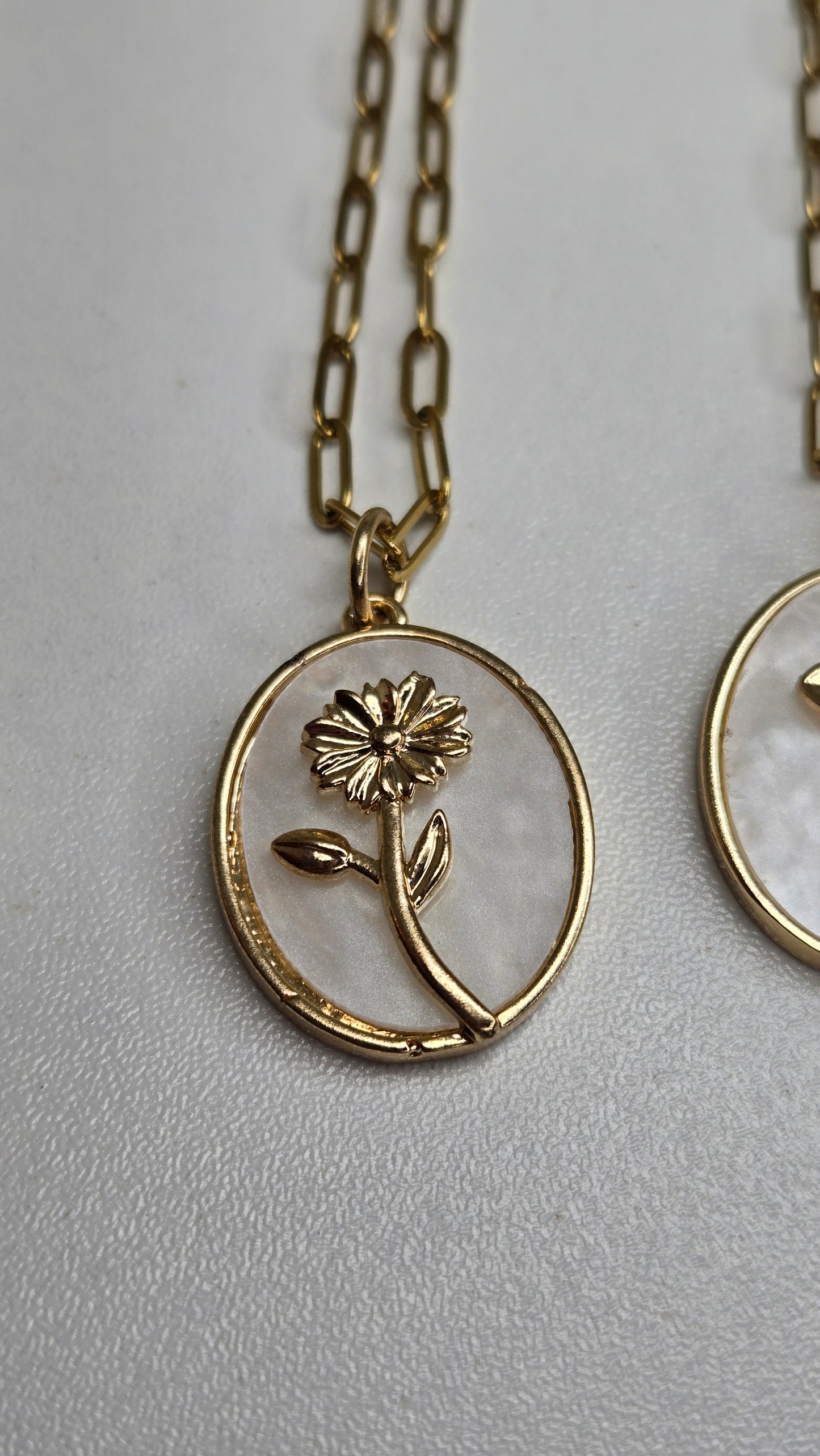 Glamorous birth flower necklace for July