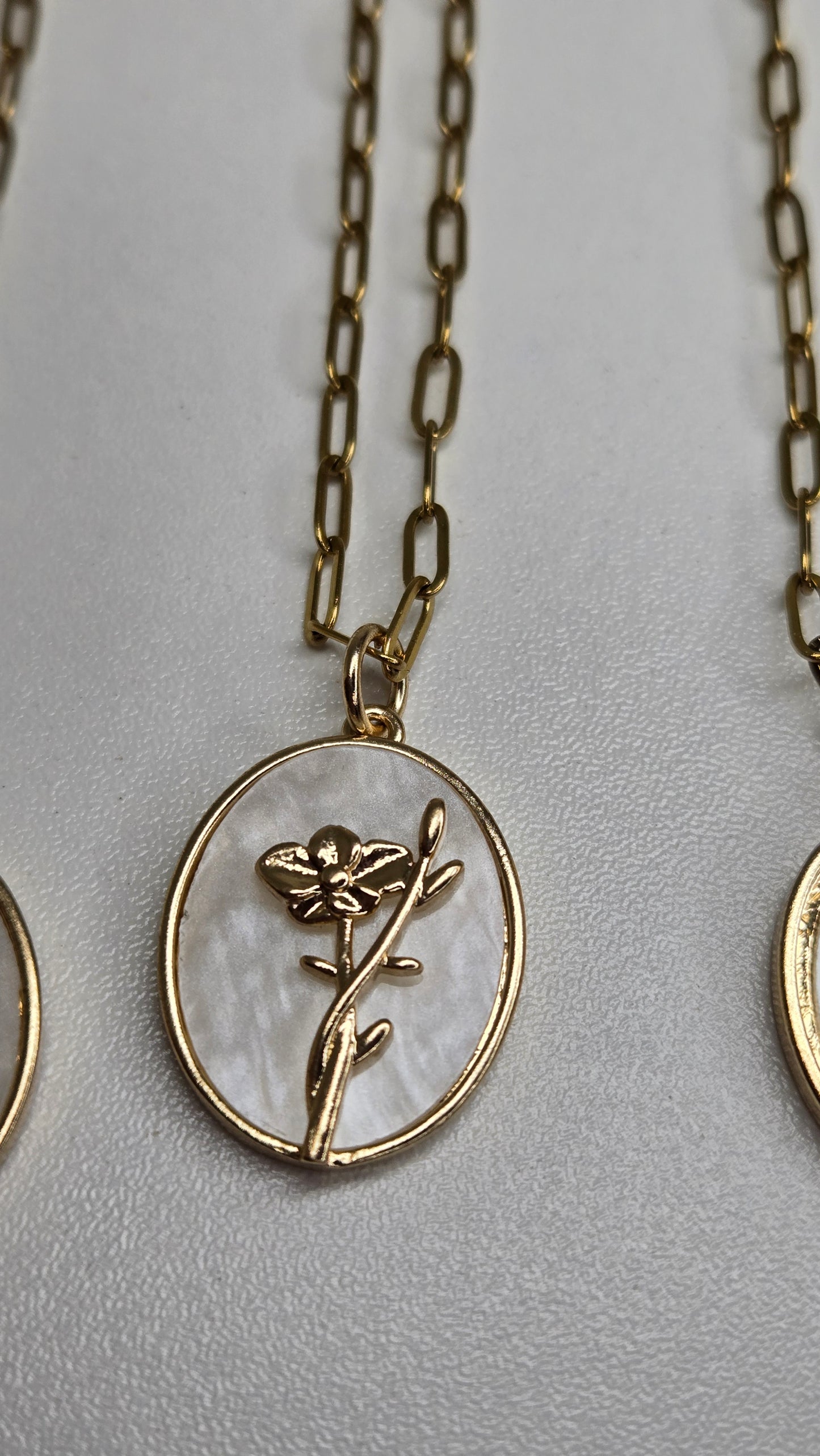 Lovely birth flower necklace for August