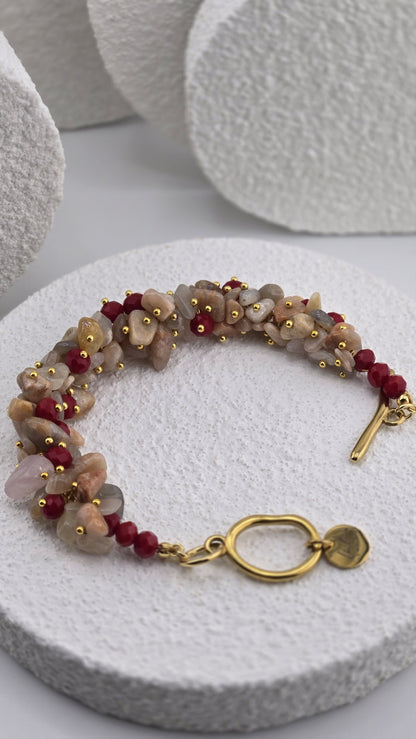 Side view of the Harvest Toggle Bracelet chip cluster