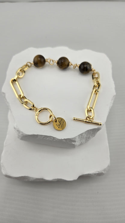 Toggle bar, round clasp ring and LuluTouch tag on the Hazel Paperclip Bracelet