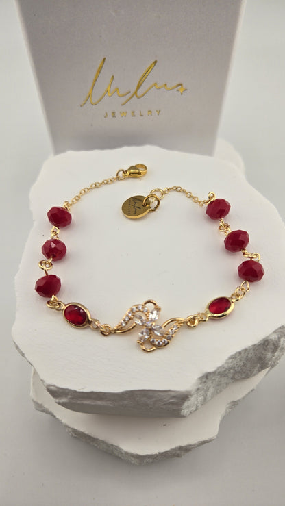 Hibiscus Pinwheel Bracelet showing red oval stones, clasp and LuluTouch tag