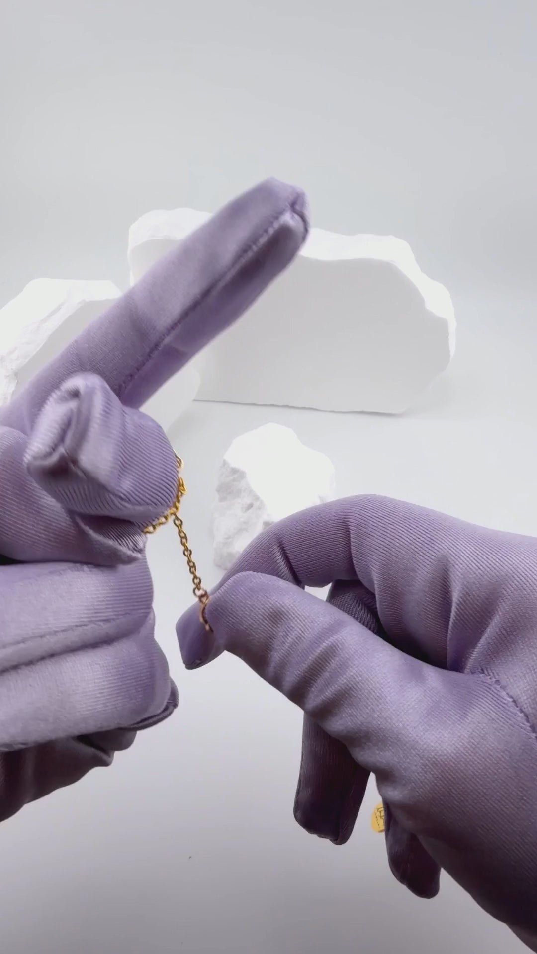 Golden Laurel Hand Chain video, worn from wrist to finger
